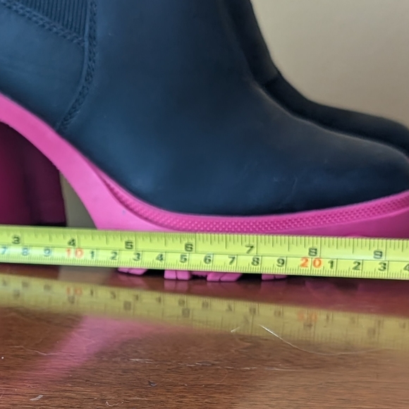Sorel Brex Black and Pink Heeled Boots with Chunky Platform Size 7 - Picture 6 of 8